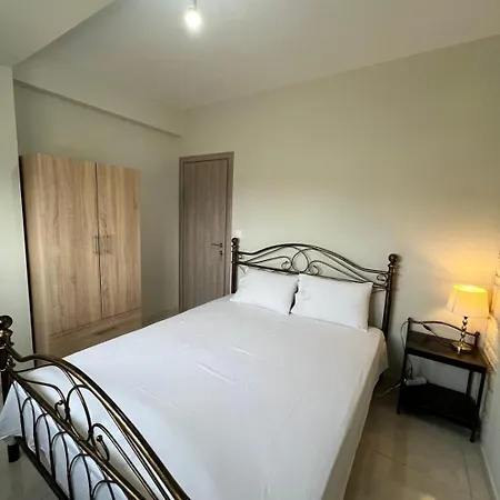 Elizabeth View * Flogita