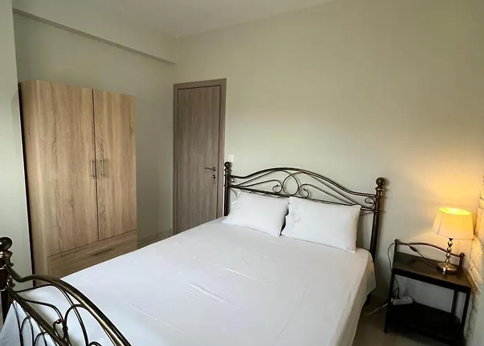 Elizabeth View * Flogita